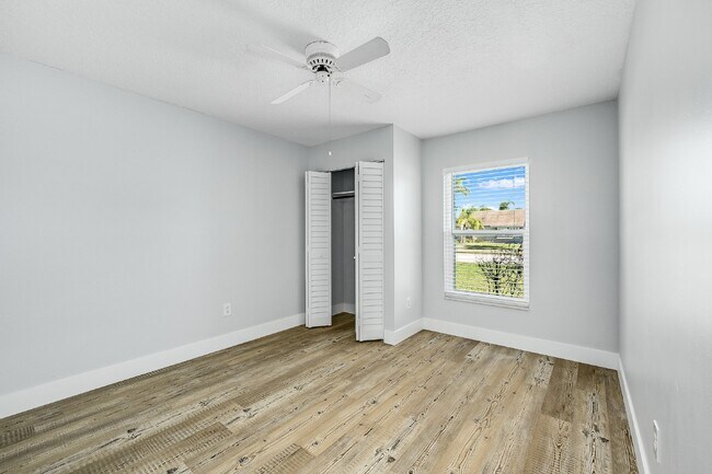 Building Photo - Centrally located 3 bedroom, 2 bathroom single family home