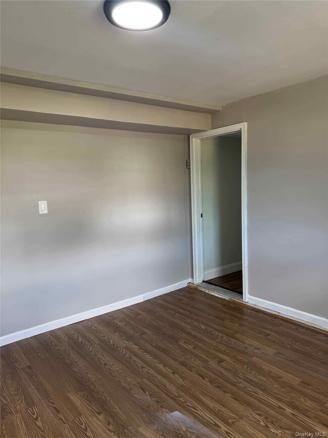 Building Photo - 35 Holiday Park Dr