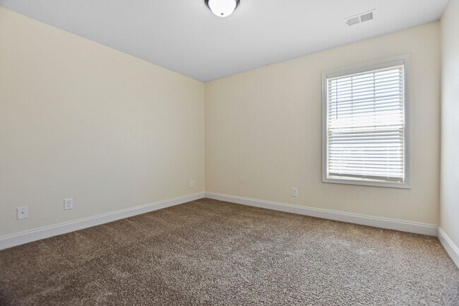 Building Photo - Pet Friendly Four Bedroom!