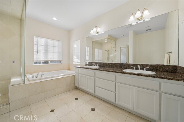 Building Photo - 527 S 5th Ave