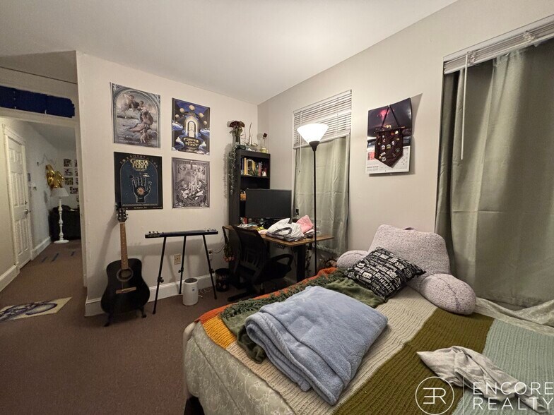 Building Photo - 16 Aberdeen St