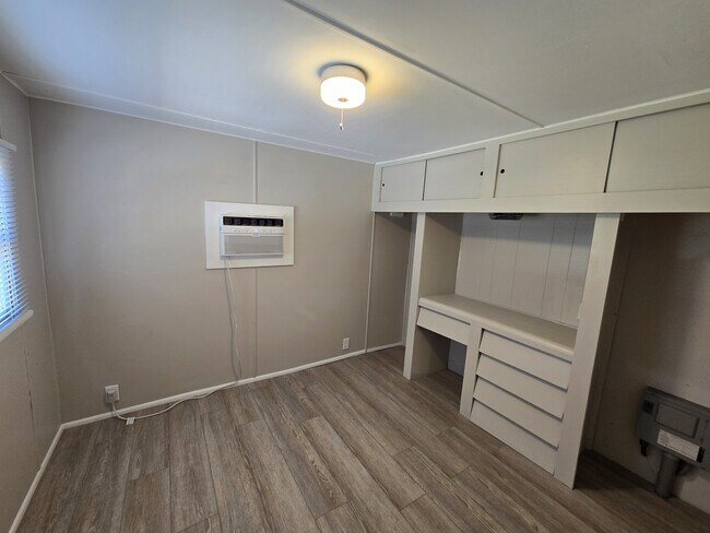 Building Photo - 2013 Palm St