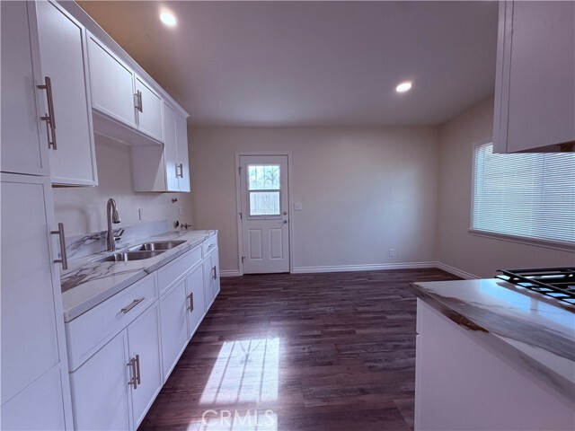 Building Photo - 5554 Riverside Dr