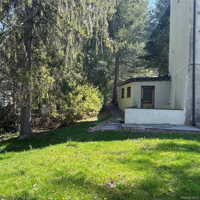 Building Photo - 56 Clubhouse Rd
