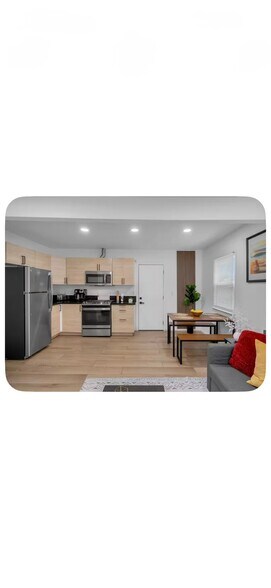 Building Photo - 15114 Orange Ave