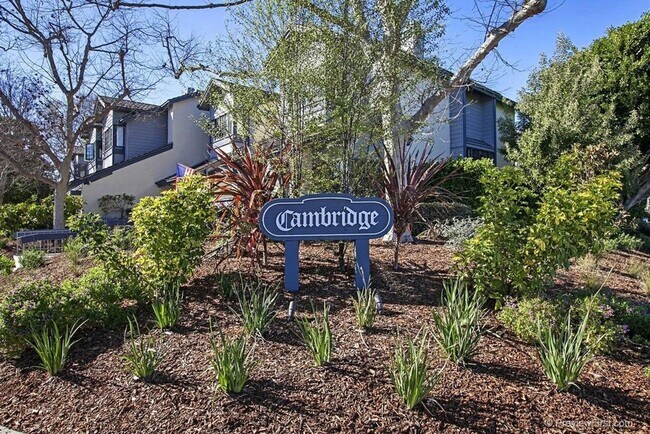 Building Photo - Spacious 2 Bedroom 2-1/2 Bathroom Townhome with 2-car garage in La Jolla near UCSD