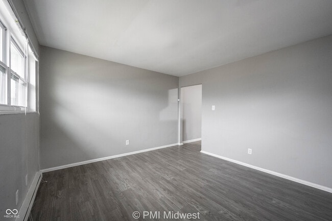 Building Photo - 821 Iowa St