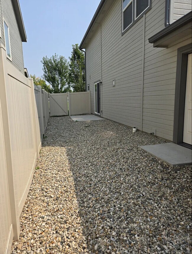 Building Photo - 4198 N Ambercreek Ave