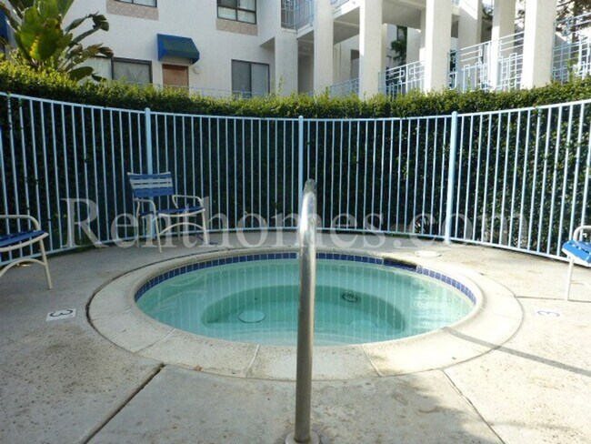 Building Photo - 8308 Regents Rd