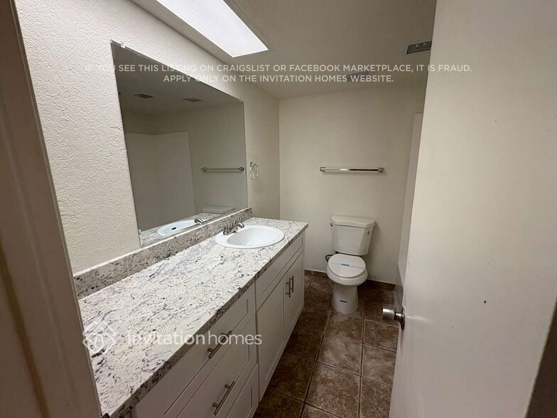 Building Photo - 8741 W Earll Dr
