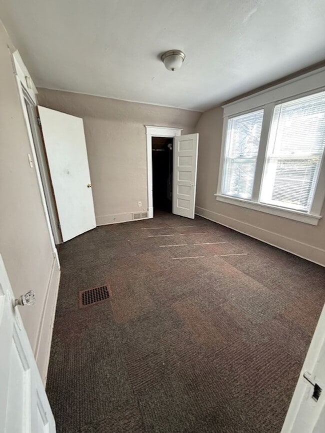 Building Photo - House for Rent 3 BR / 1 BA