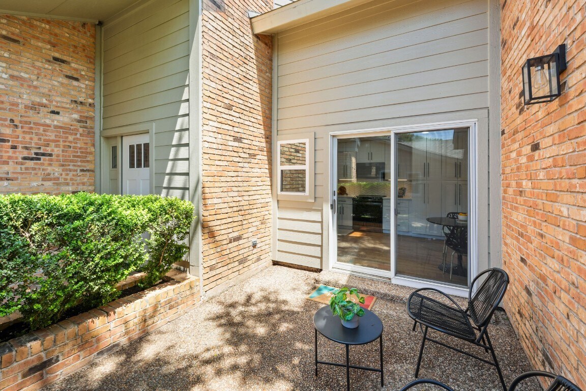 Building Photo - 8138 Forest Mesa Dr