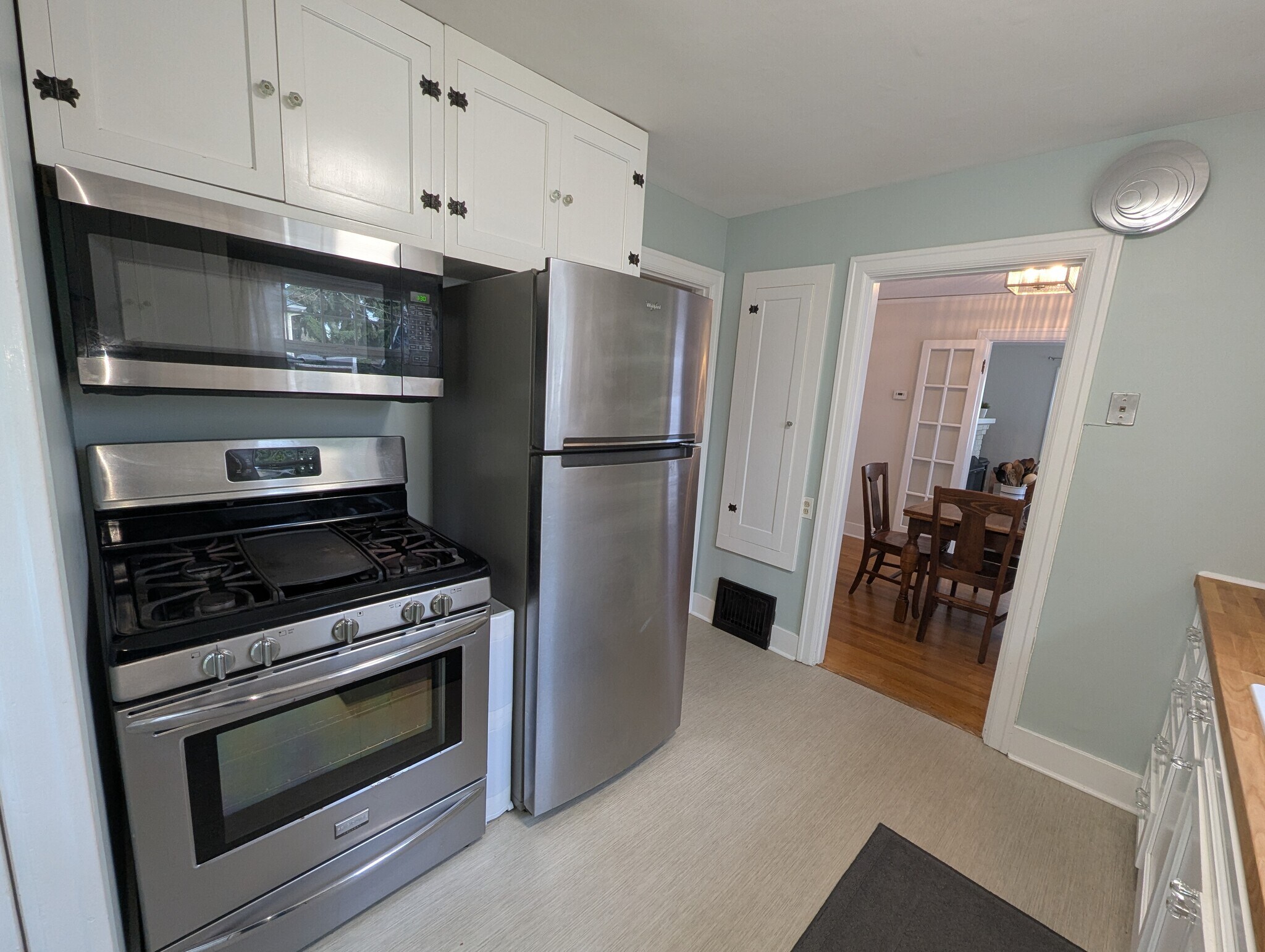 Gas range and built-in microwave with exhaust fan - 1544 Southeast Tolman Street