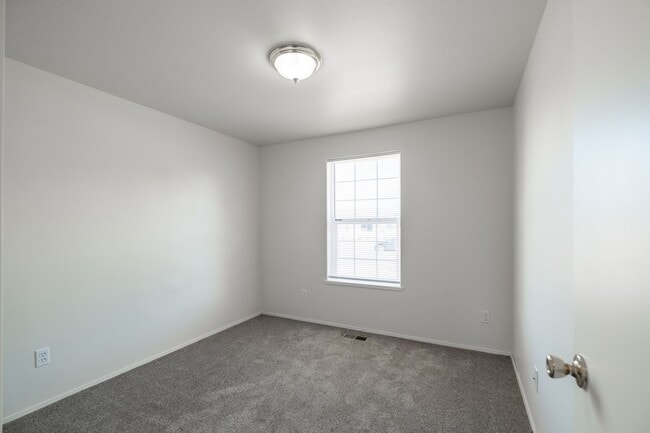 Building Photo - Hummingbird Duplex