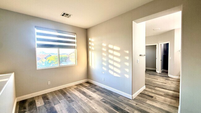 Building Photo - Five bedroom home in Henderson with downstairs bedroom and pool And Spa