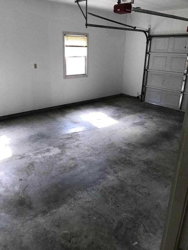 Building Photo - Country Club Duplex