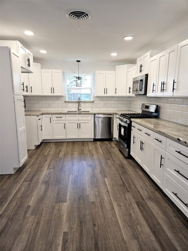 Primary Photo - 652 6th St