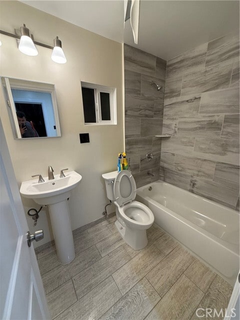 Building Photo - 2853 E 6th St