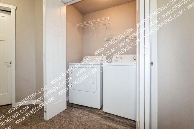 Building Photo - 768 NE Macey Way