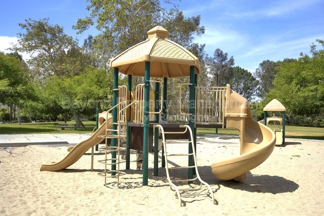 Building Photo - 8326 Via Sonoma