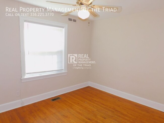 Building Photo - Mid-Town Greensboro 1 Bed / 1 Bath Unit Lo...