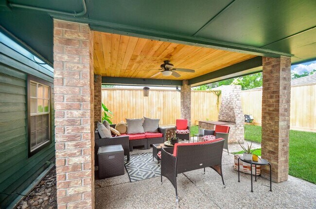 Building Photo - 4315 Fernwood Dr