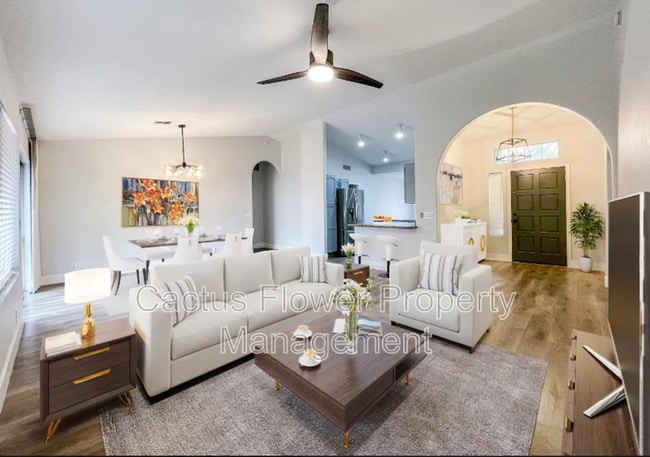 Building Photo - 691 W Fairview St