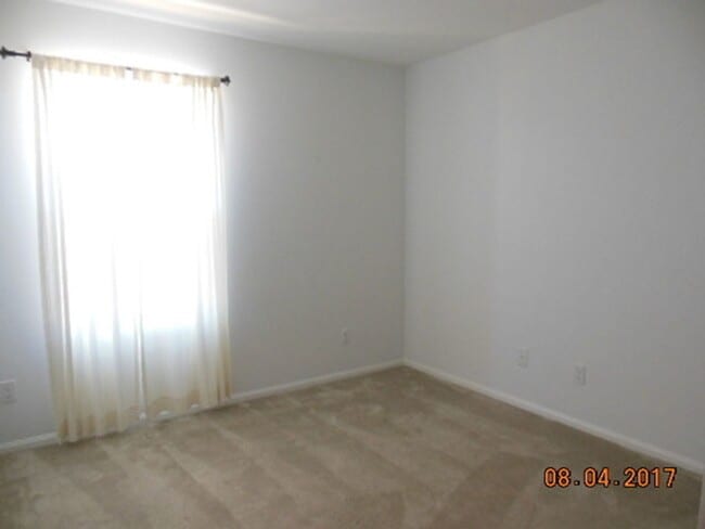 Building Photo - 3BD 2.5BA 2CAR Garage