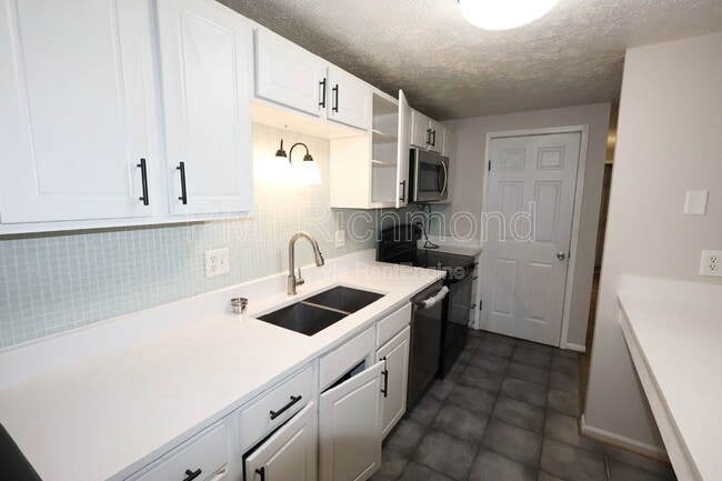 Building Photo - 8410 Donovan Ct