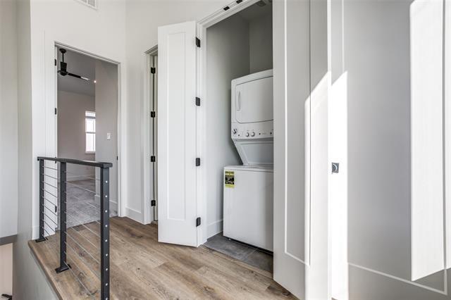 Building Photo - 2143 Mail Ave