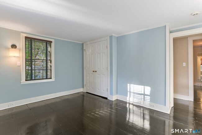 Building Photo - 890 Silvermine Rd
