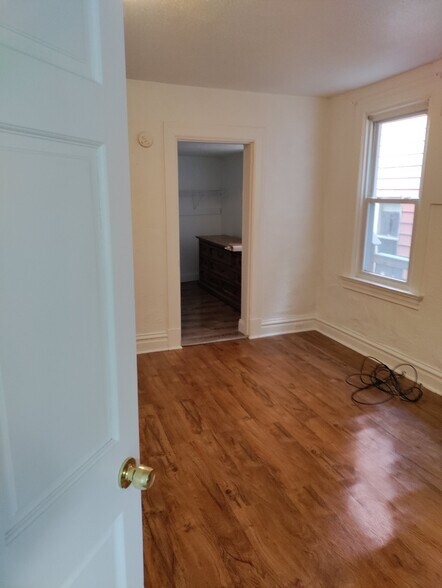 Building Photo - 2633 S 18th St