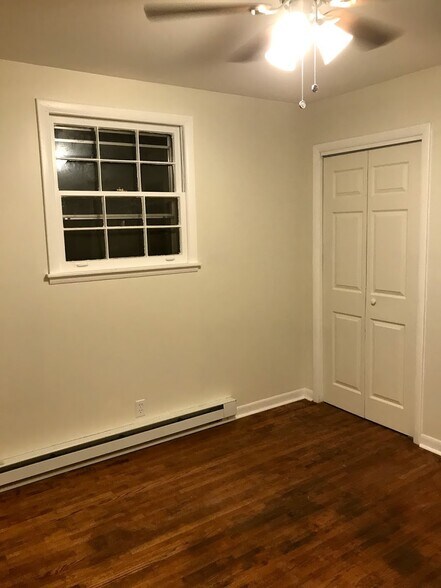 Building Photo - 1707 Woodside Dr