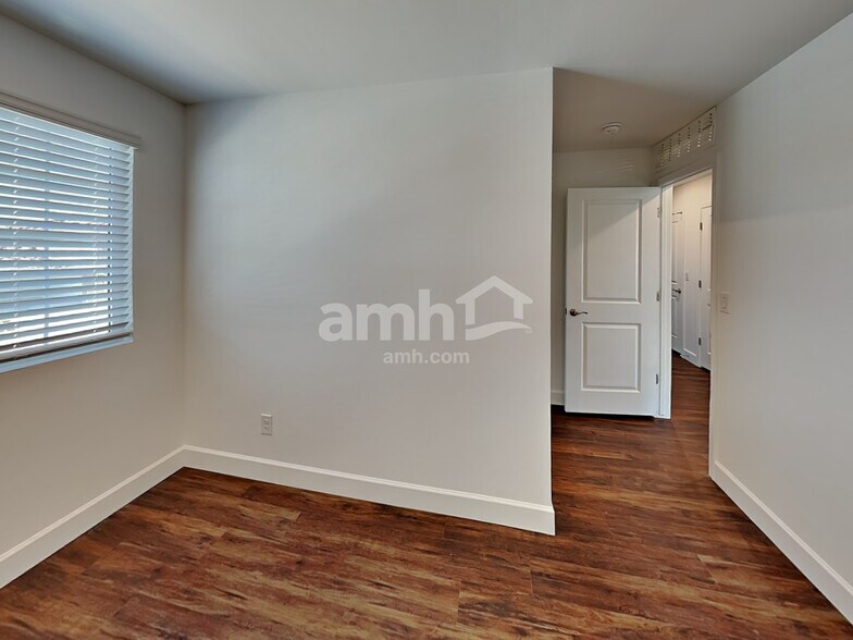 Building Photo - 25764 N 184th Dr