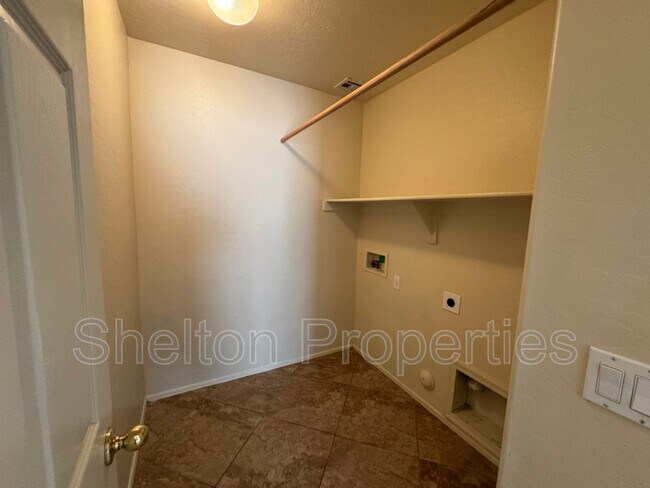 Building Photo - 14787 W Columbine Dr