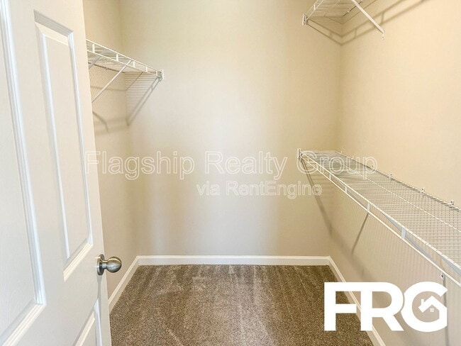 Building Photo - 102 Michael Thomas Pl