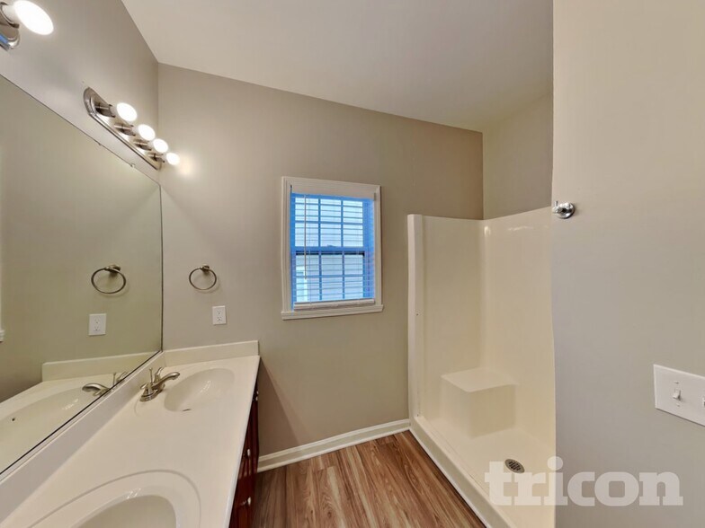 Building Photo - 4006 Eastside Ct