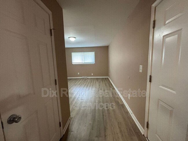 Building Photo - 601 Brelsford Ave