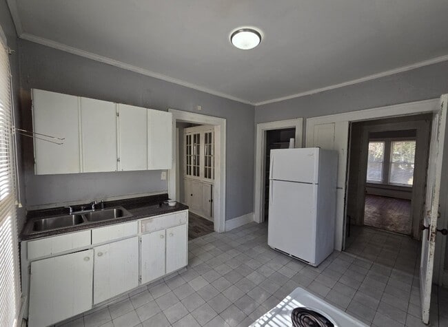 Building Photo - 1182 Brentwood Ave