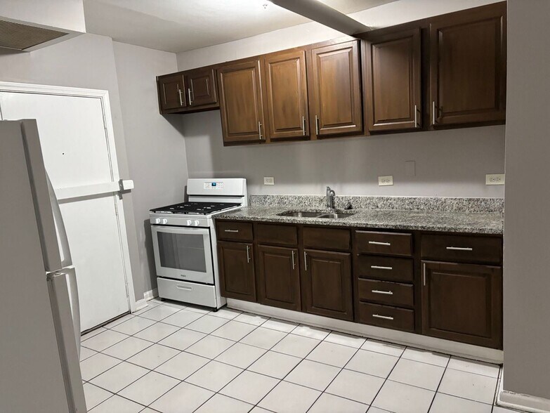 Building Photo - 6220 S Eberhart Ave