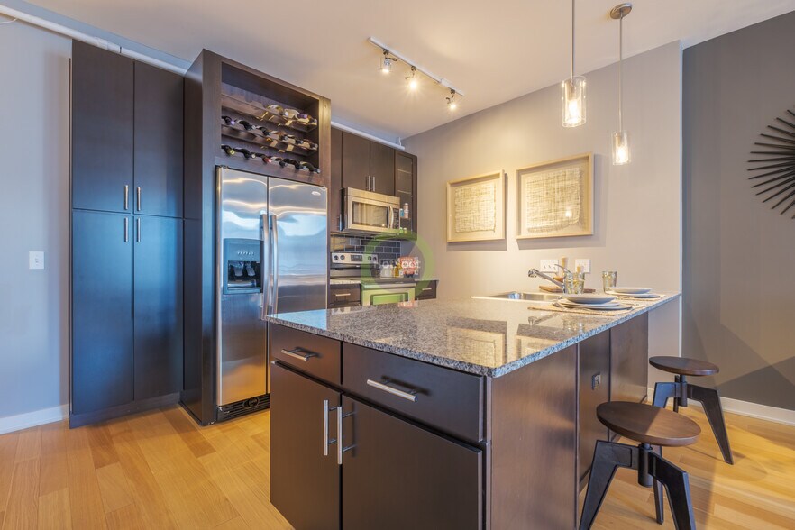 Building Photo - 139 W Kinzie St