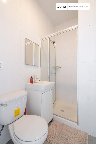 Building Photo - Room in Shared 4 bed/4 bath home