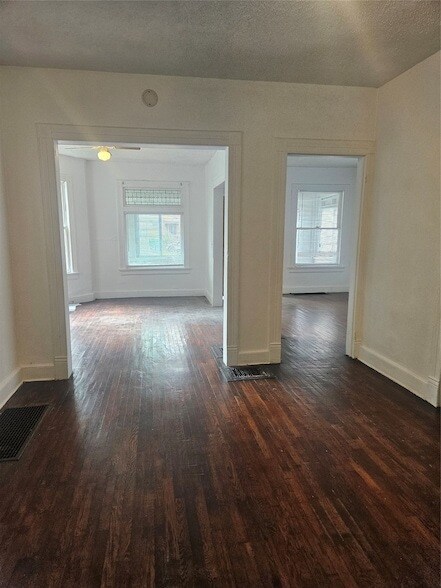 Building Photo - 539 State St