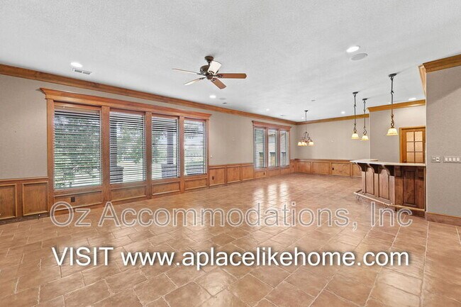Building Photo - 16690 Country Club Dr