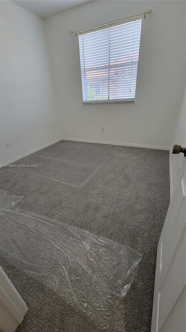 Building Photo - 5010 S Harbor Isles Dr