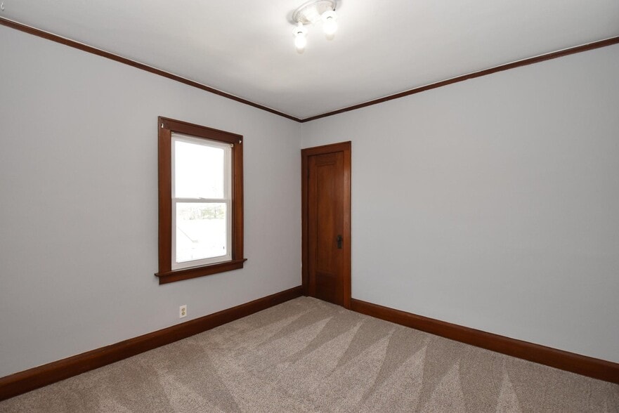 Building Photo - 5831 W Rogers St