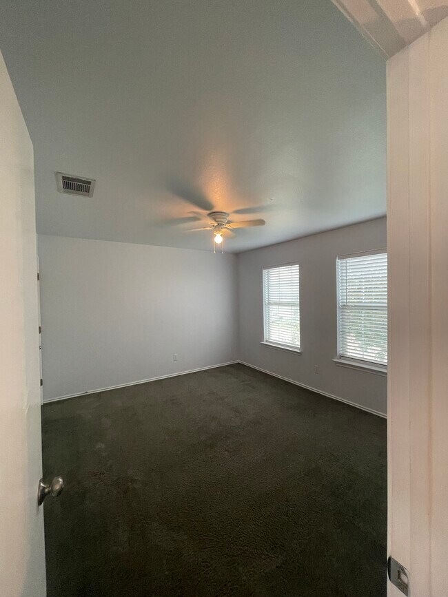 Building Photo - 112 Rinehardt st