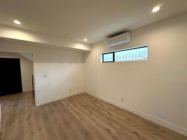 Building Photo - Beautiful Modern Luxury 4 Story Townhome -...