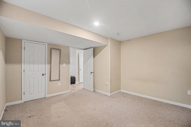 Building Photo - 7409 Lake Dr