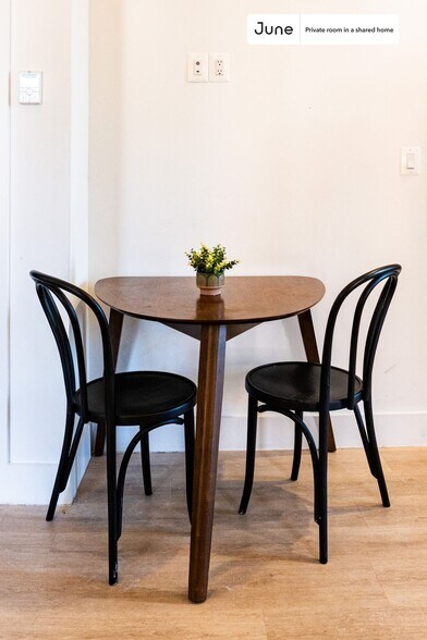 Building Photo - Room in Shared 4 bed/2 bath home in Dupont Circle